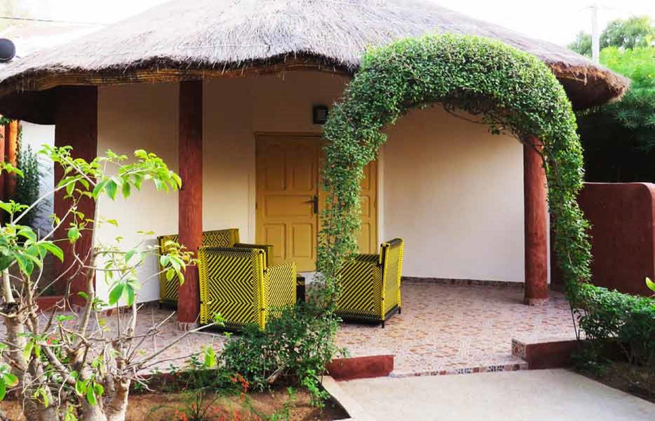 Le Lion Dort Hotel Somone Exterior photo