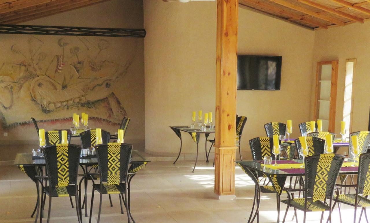 Le Lion Dort Hotel Somone Exterior photo