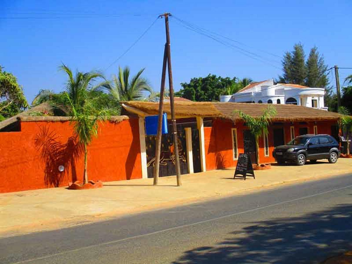 Le Lion Dort Hotel Somone Exterior photo